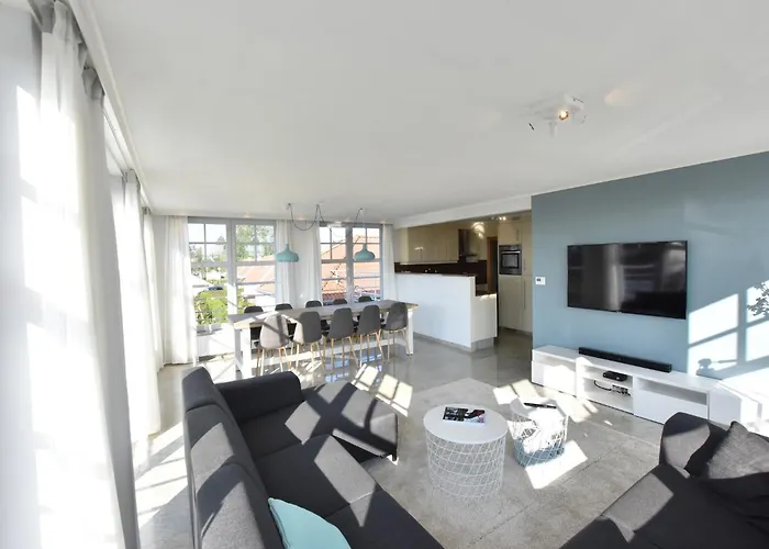 In Near The アパート